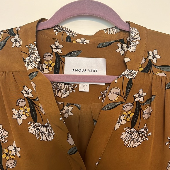 Amour Vert Sustainable Made in USA 100% Silk Mustard Yellow Floral V-Neck Blouse - Picture 3 of 7